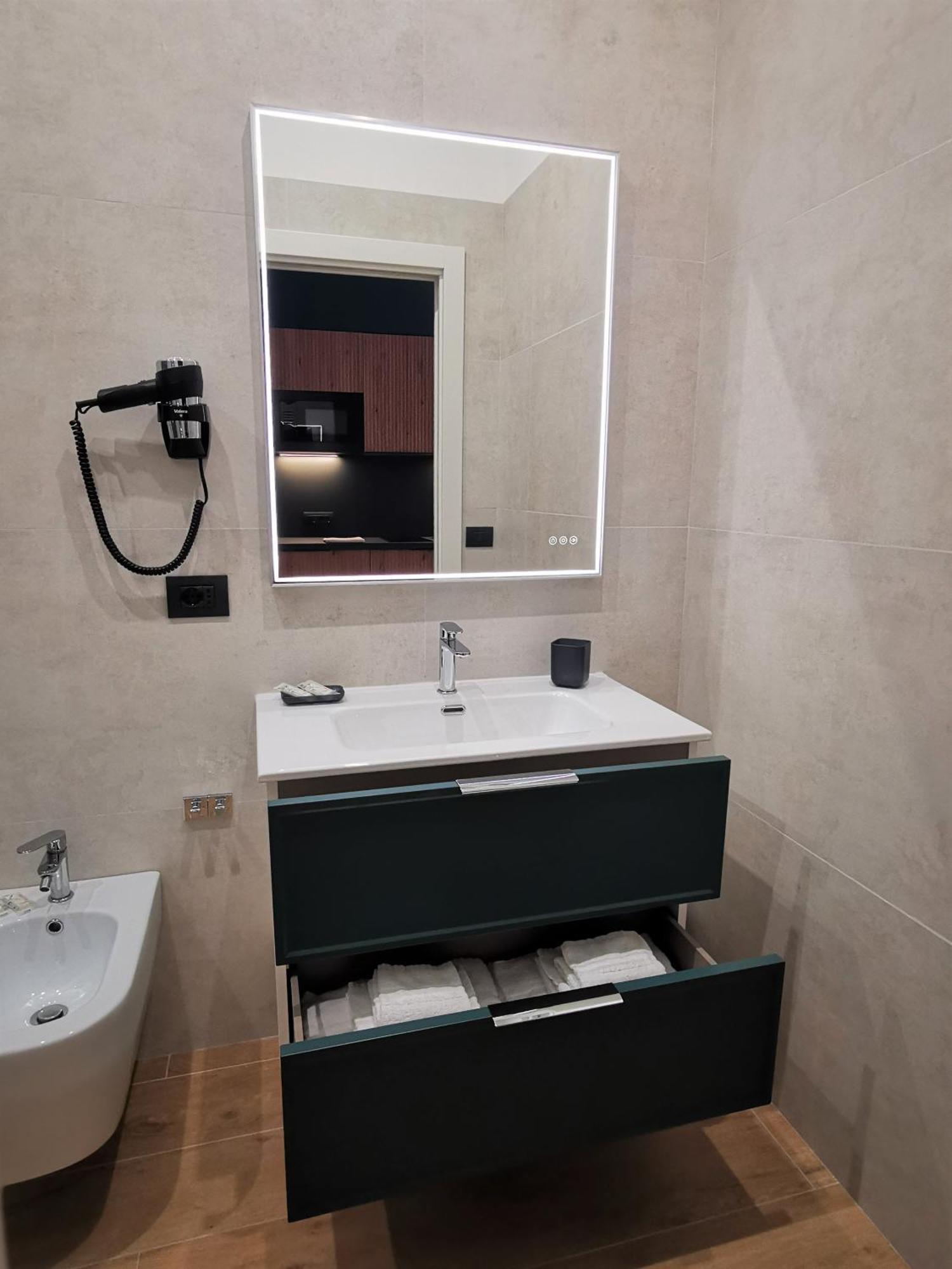 Cattaro 65 - Flexible Check-In Apartments Bari Extérieur photo